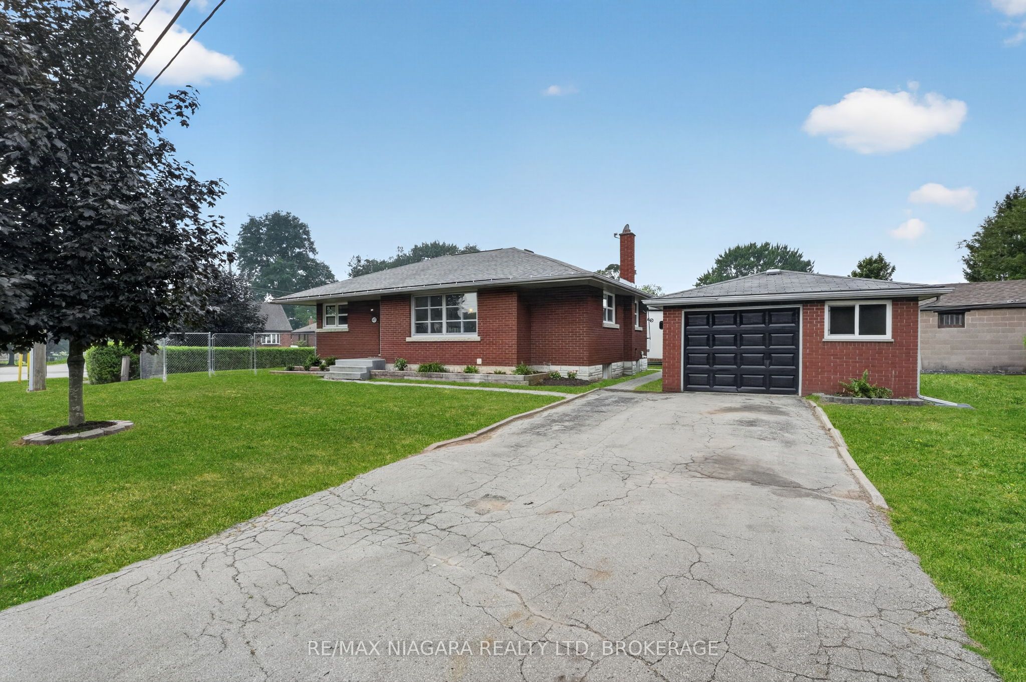 6427 Carlton Avenue, Niagara Falls, ON L2G 5K1 photo 2
