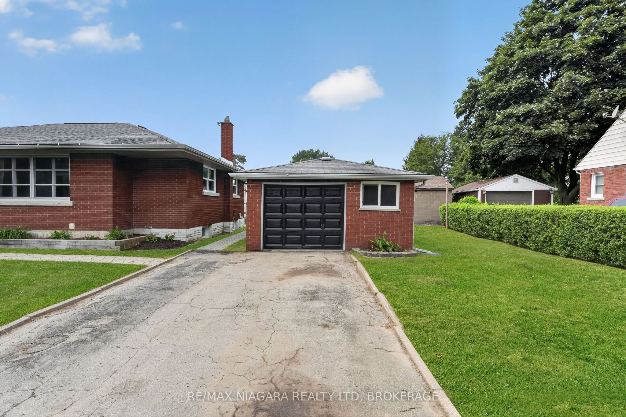 6427 Carlton Avenue, Niagara Falls, ON L2G 5K1 photo 5