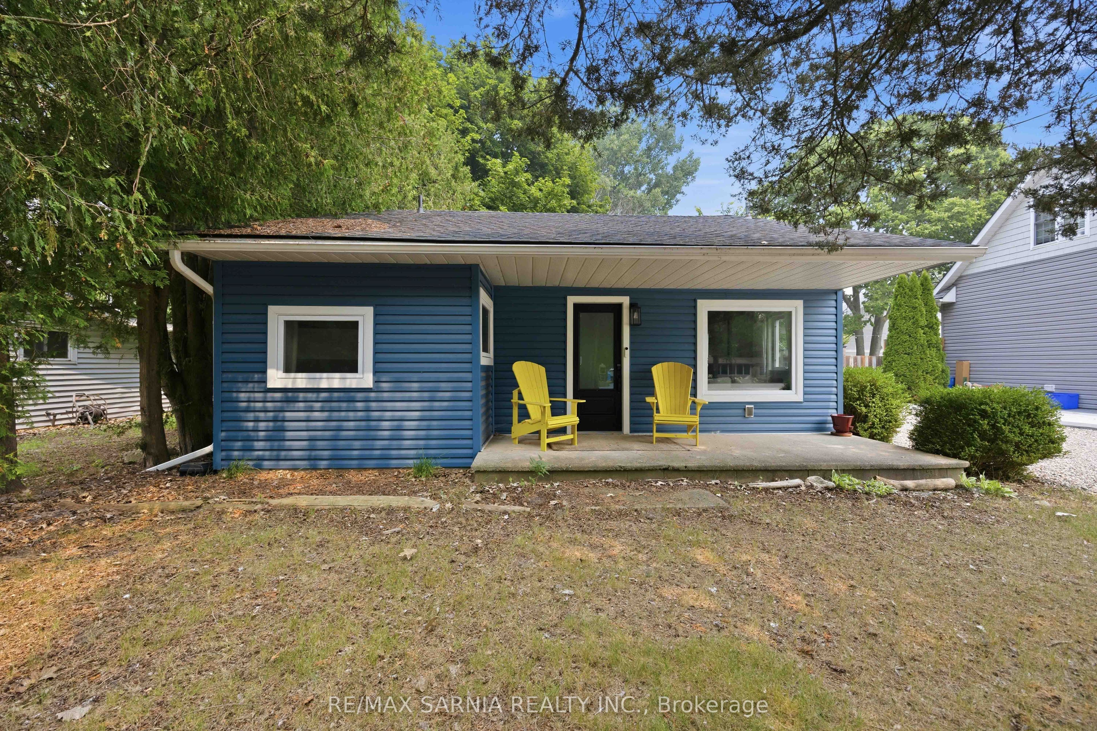 6366 LONDON Road, Lambton Shores, ON N0N 1J1 photo 2