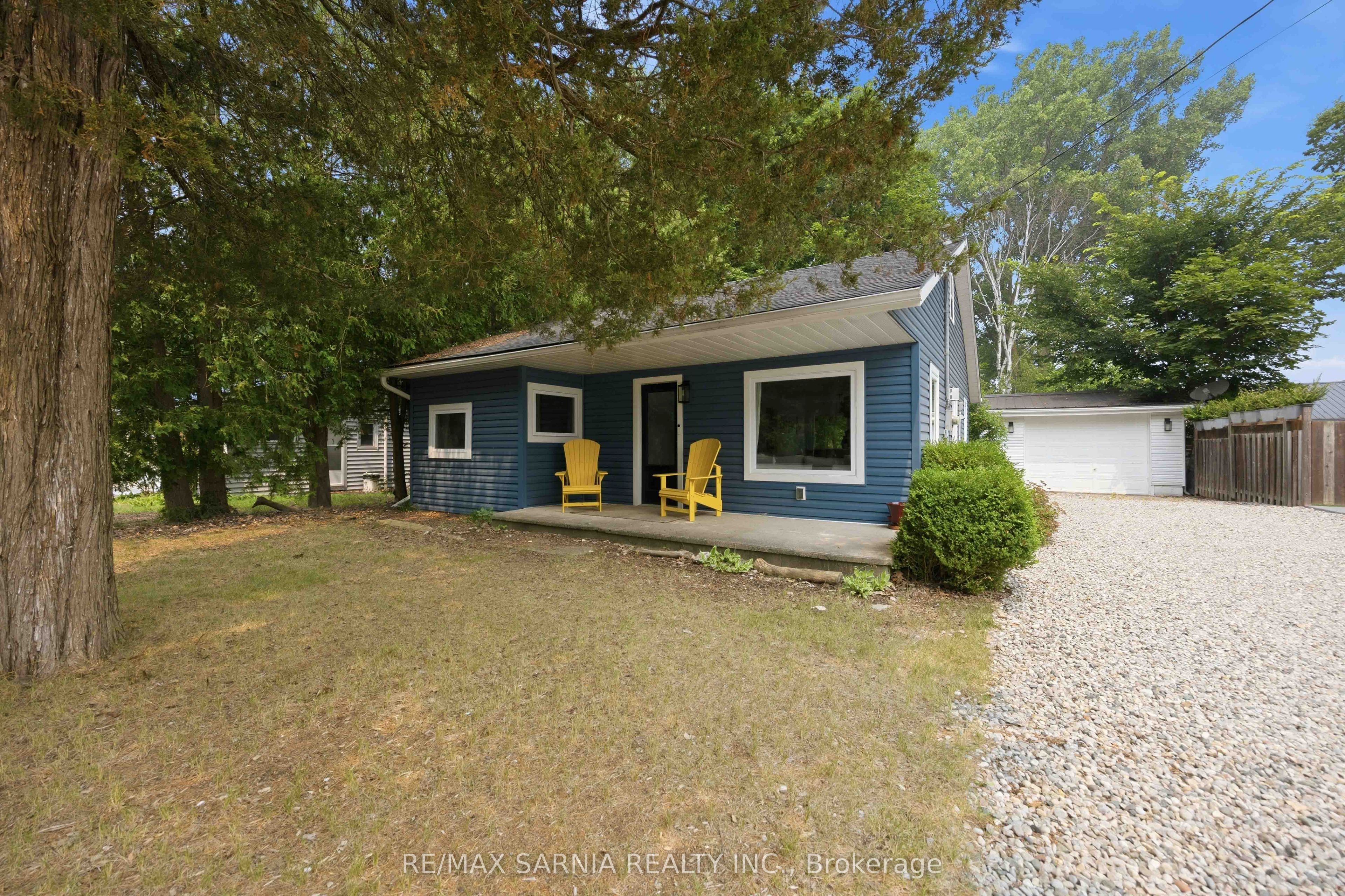 6366 LONDON Road, Lambton Shores, ON N0N 1J1 photo 4