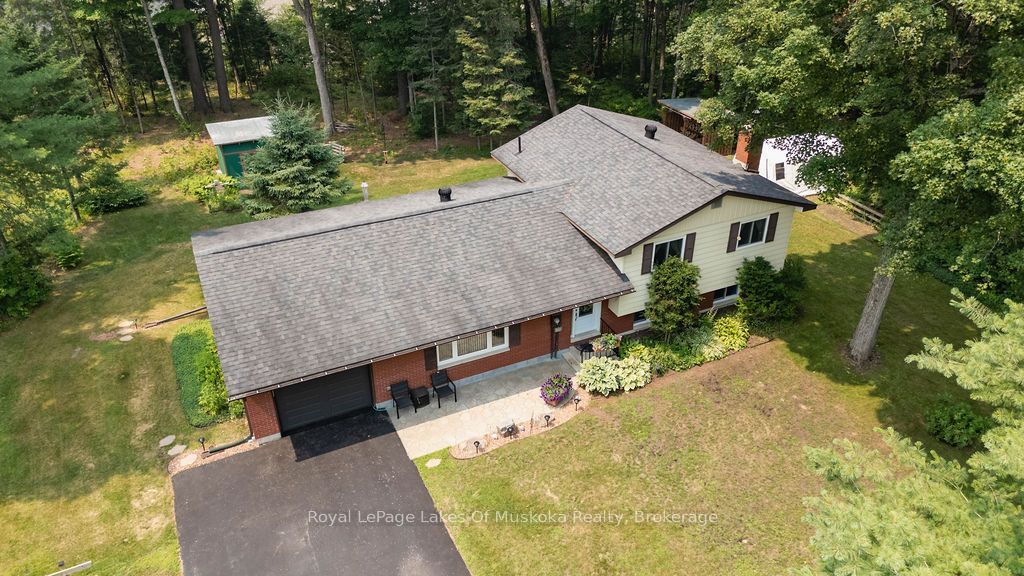 950 Muskoka #3 Road N, Huntsville, ON P1H 1E2 photo 2
