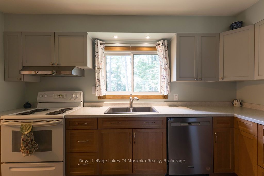 950 Muskoka #3 Road N, Huntsville, ON P1H 1E2 photo 3