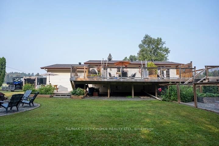 2060 Glenoah Avenue, Thunder Bay, ON P7K 1J1 photo 2