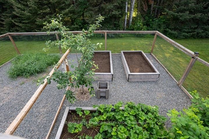 2060 Glenoah Avenue, Thunder Bay, ON P7K 1J1 photo 4