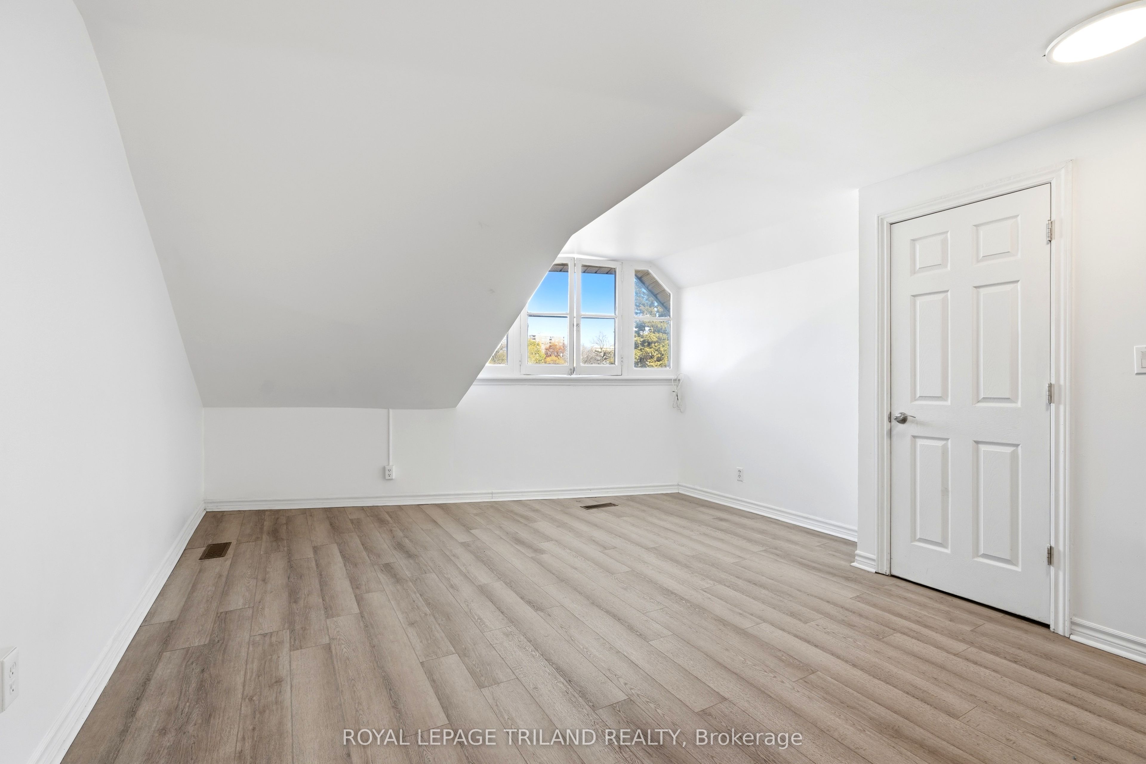 525 Richmond Street 2, London East, ON N6A 3E8