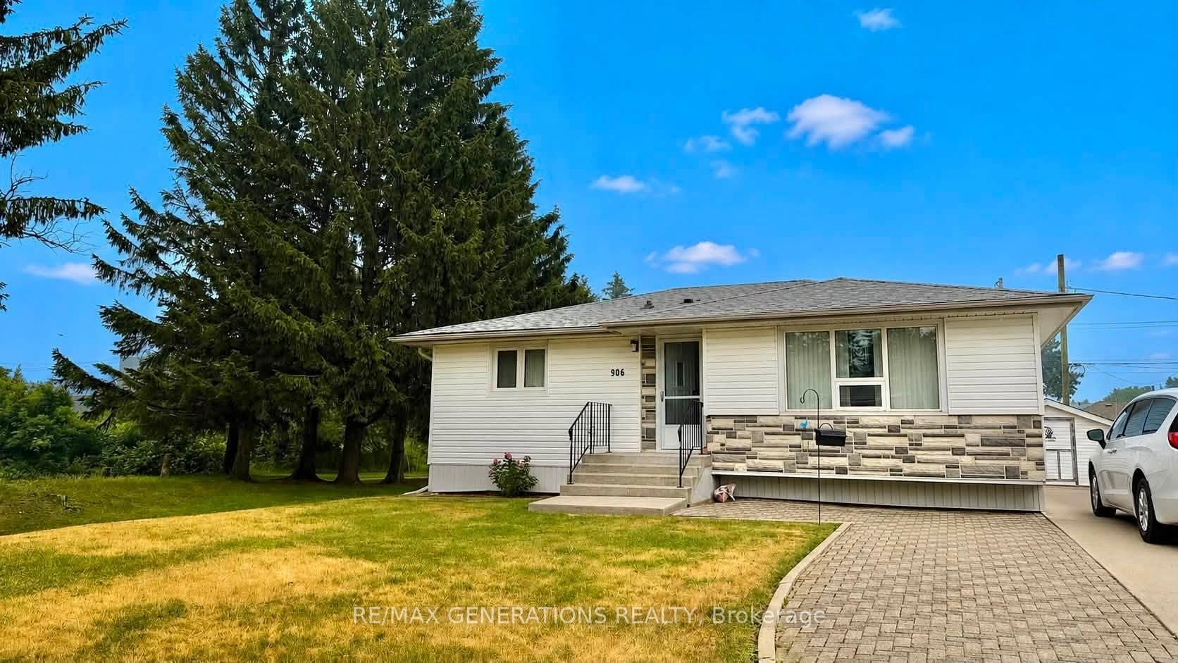 906 HOME Avenue, Thunder Bay, ON P7E 3B3