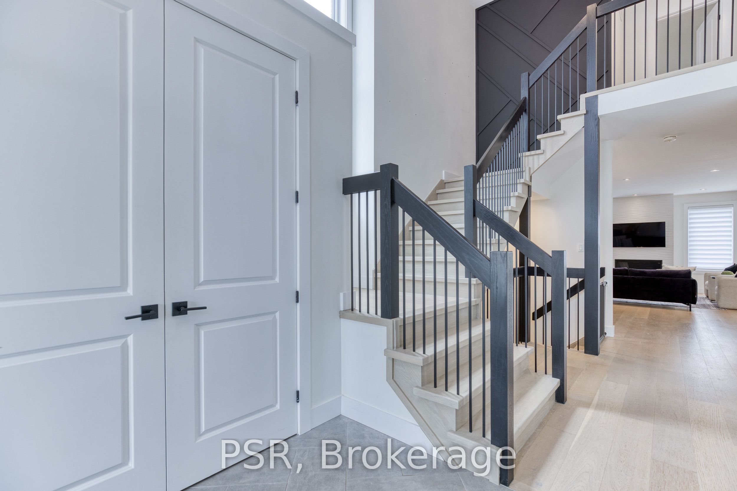 577 Doonwoods Crescent, Kitchener, ON N2P 0E5 photo 2