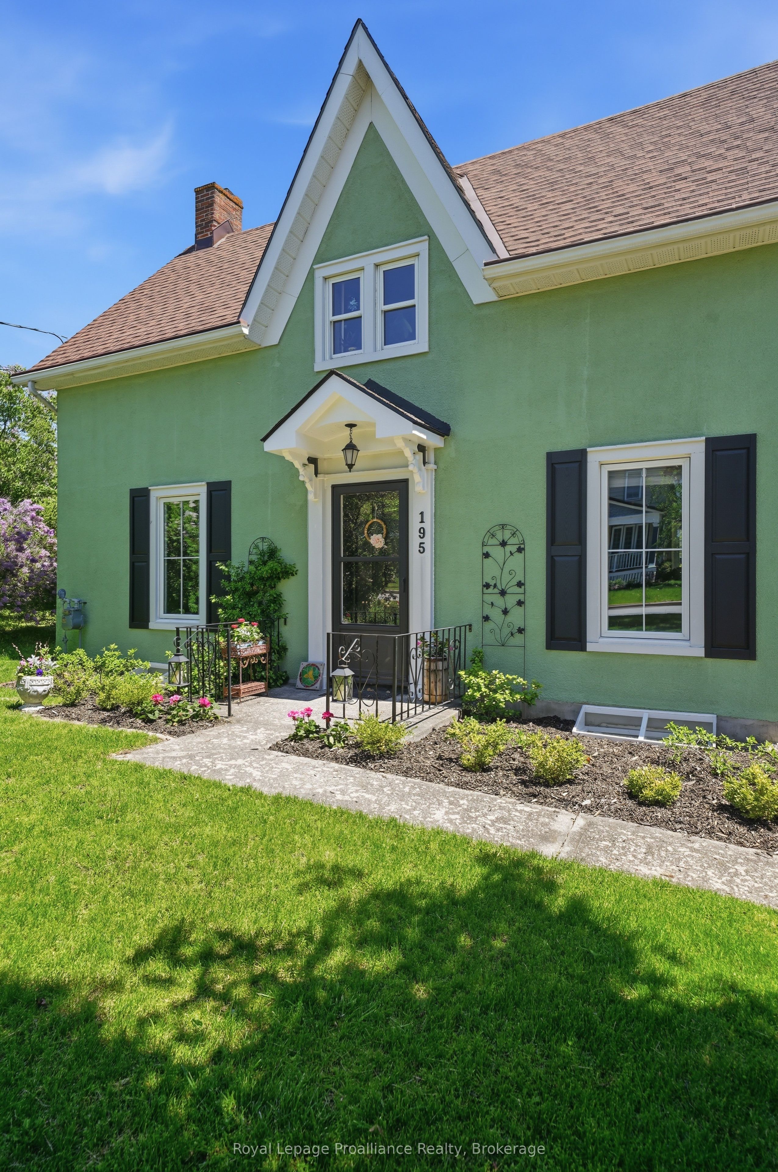 195 Maclellan Avenue, Quinte West, ON K8V 5J5 photo 4