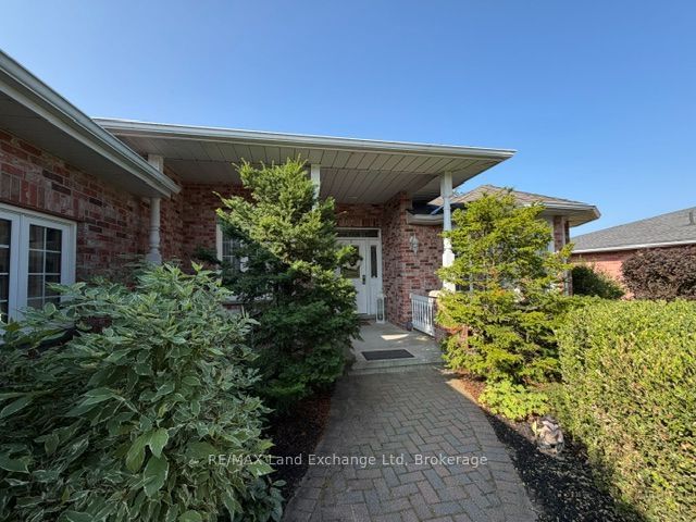740 Scott Street W, North Perth, ON N4W 1J5 photo 2