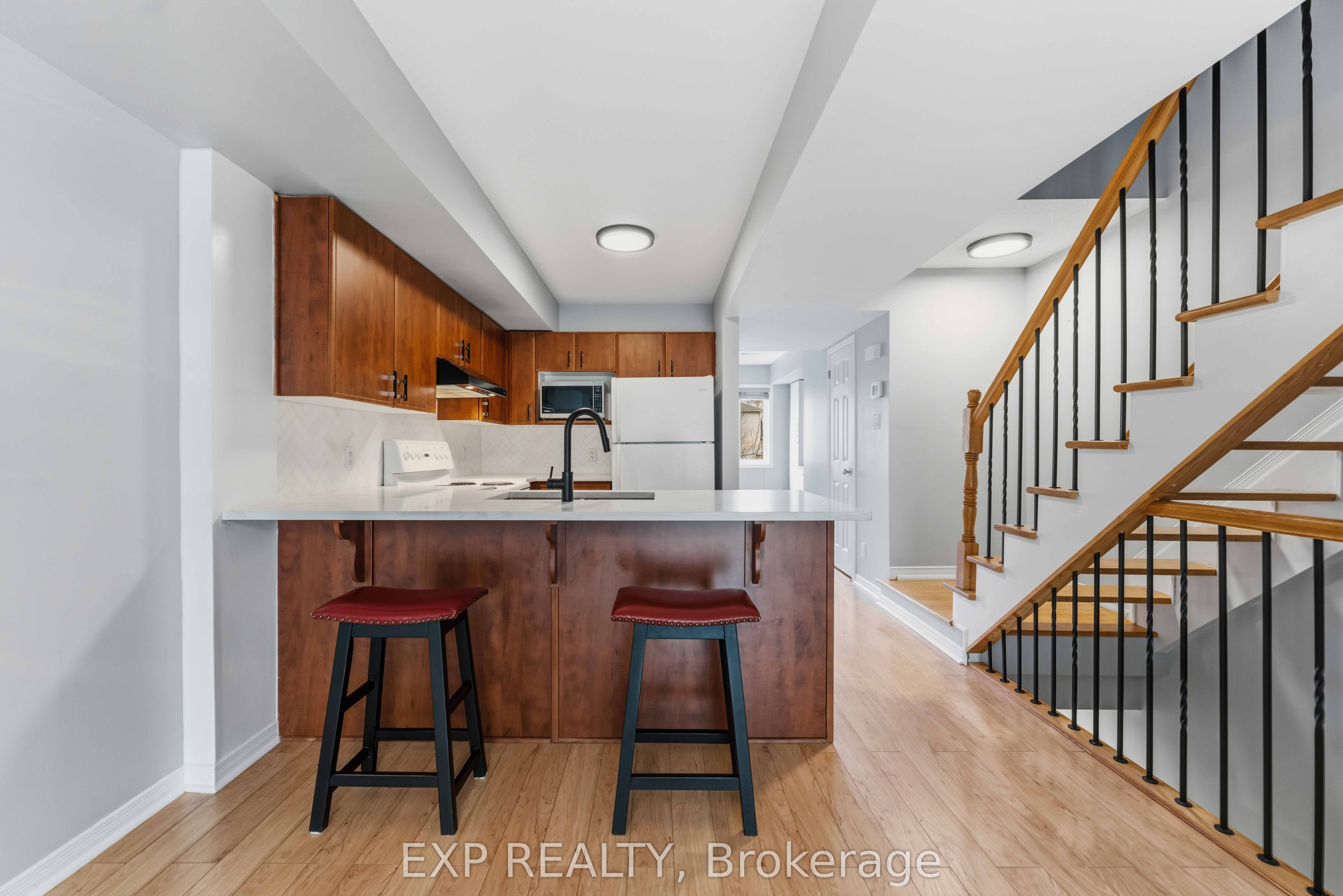 81 Strathaven Private, Cyrville - Carson Grove - Pineview, ON K1J 1K7 photo 4