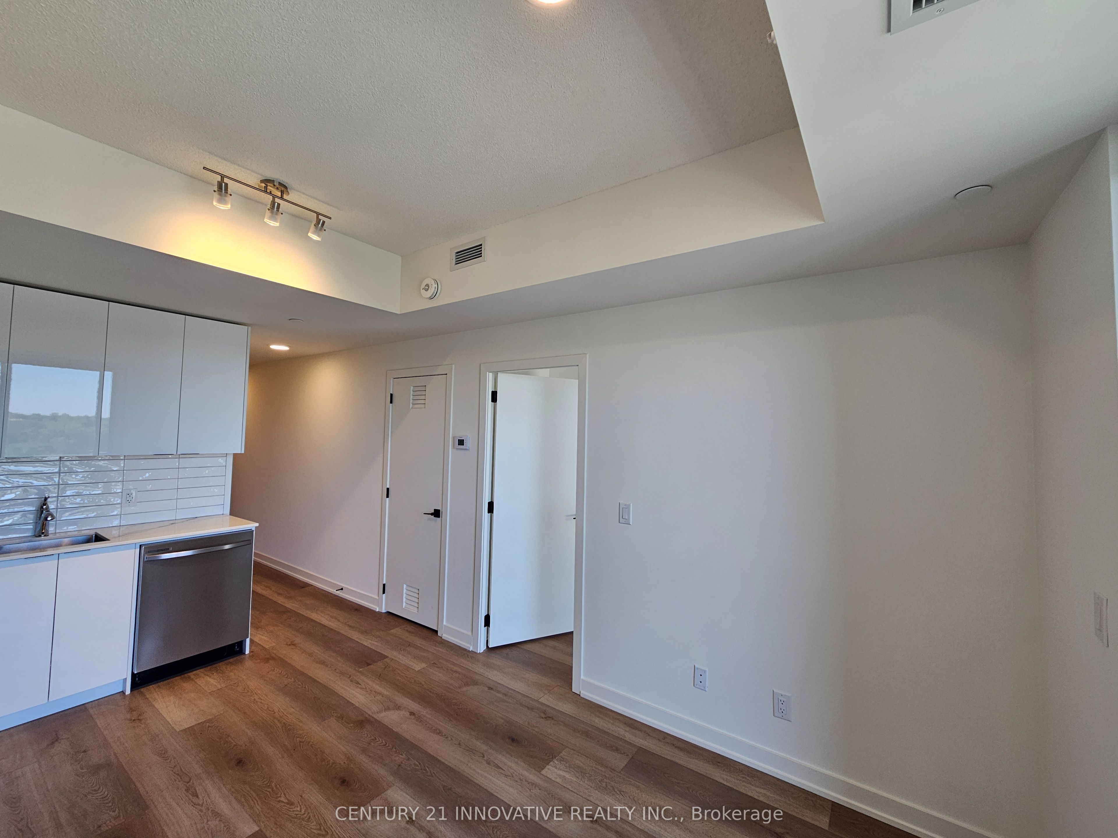 33 Erie Avenue 807, Brantford, ON N3S 0K7 photo 3