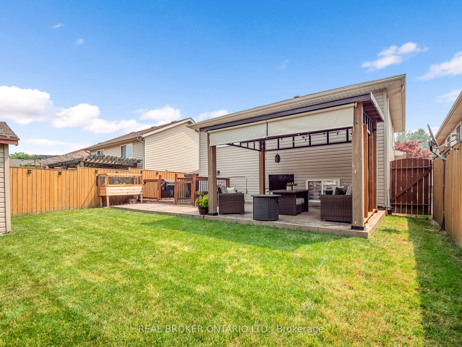 501 Trillium Avenue, Welland, ON L3C 7G9 photo 3