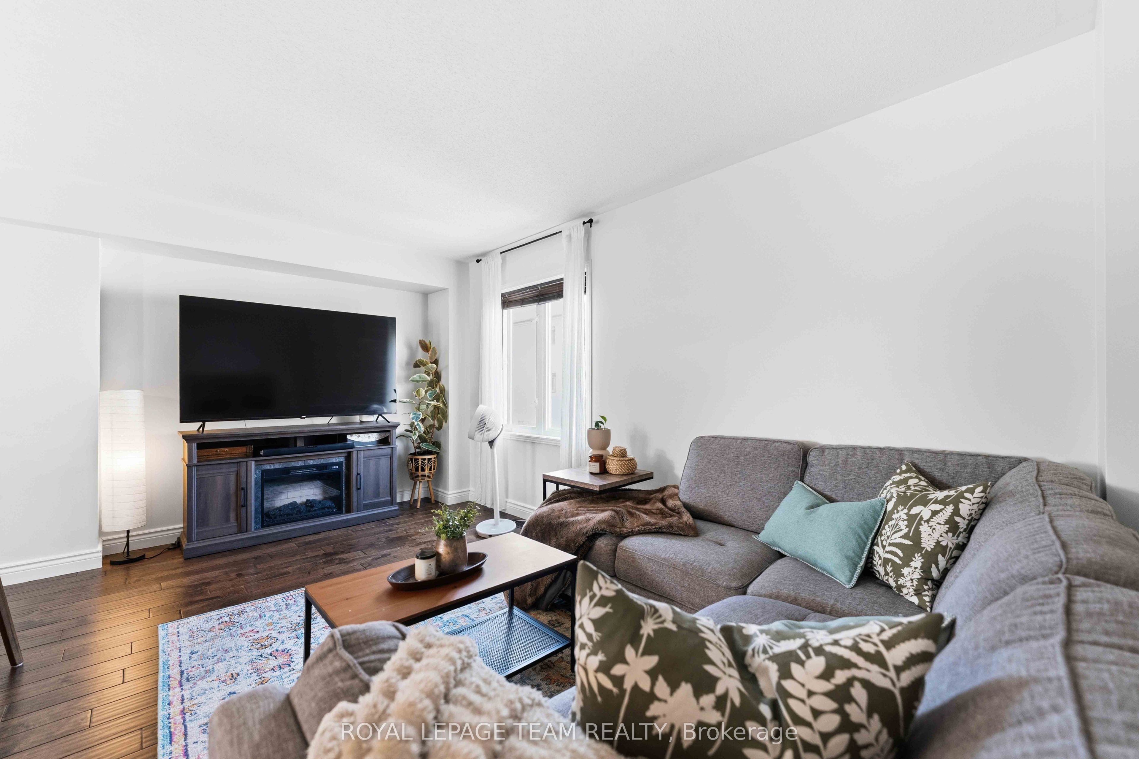 358 Moffatt Pond Court, Barrhaven, ON K2J 0C7 photo 3