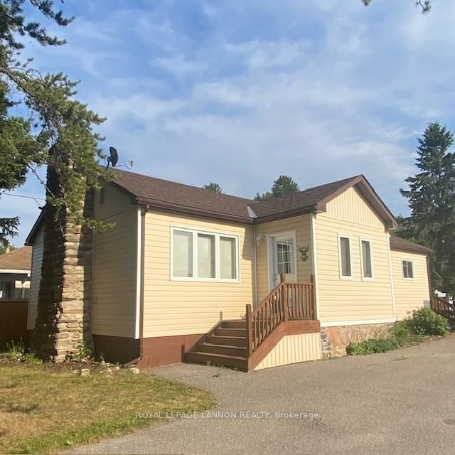 305 McKenzie Avenue E, Greenstone, ON P0T 1M0