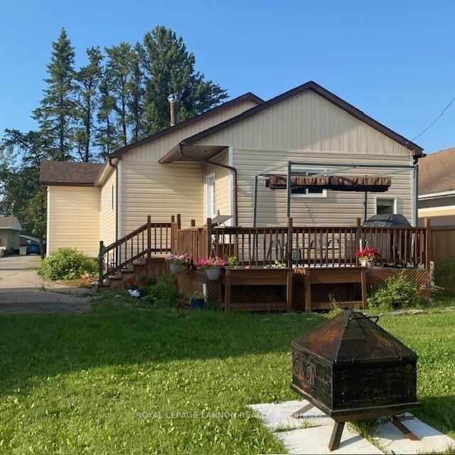 305 McKenzie Avenue E, Greenstone, ON P0T 1M0 photo 2
