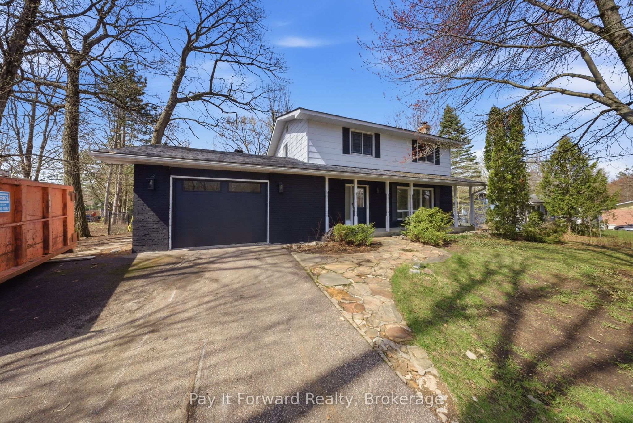 1025 Aberdeen Street, Muskoka Lakes, ON P0C 1A0 photo 2