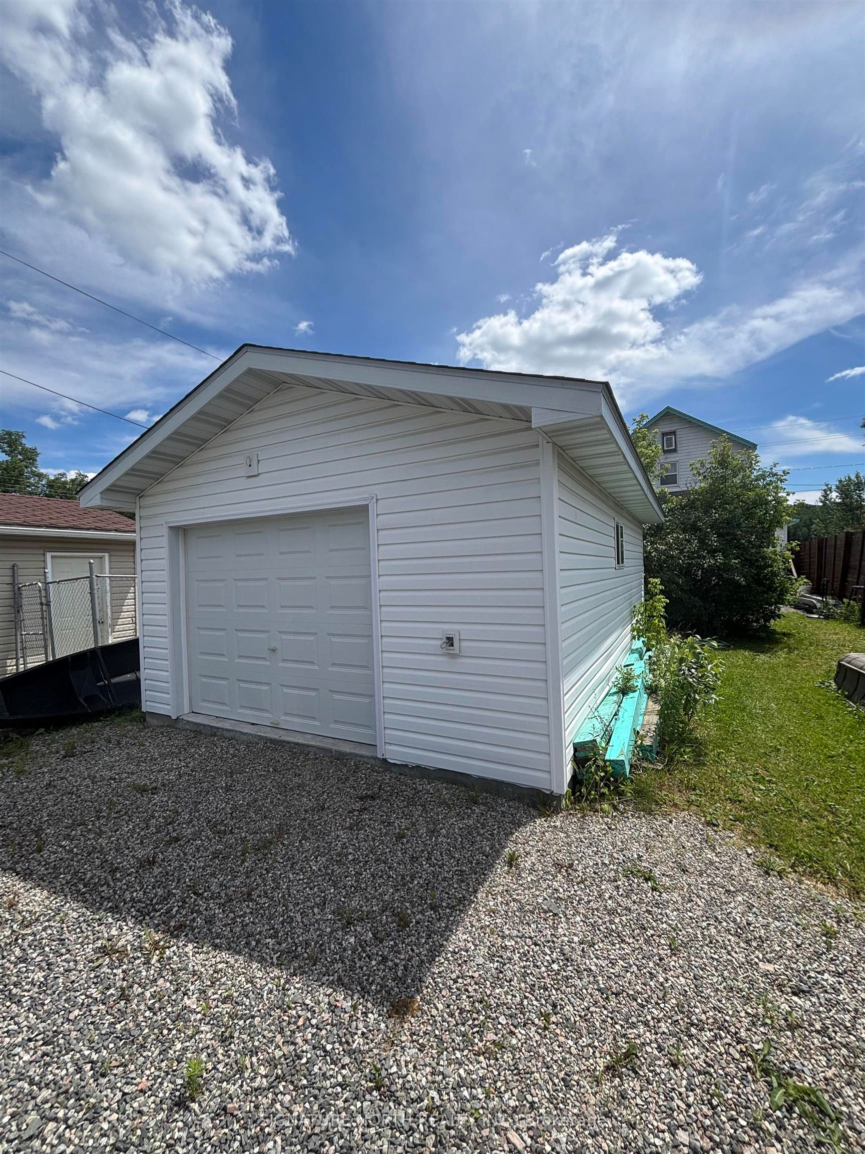 204 Mackenzie Ave. W., Atikokan, ON P0T 1C0 photo 4