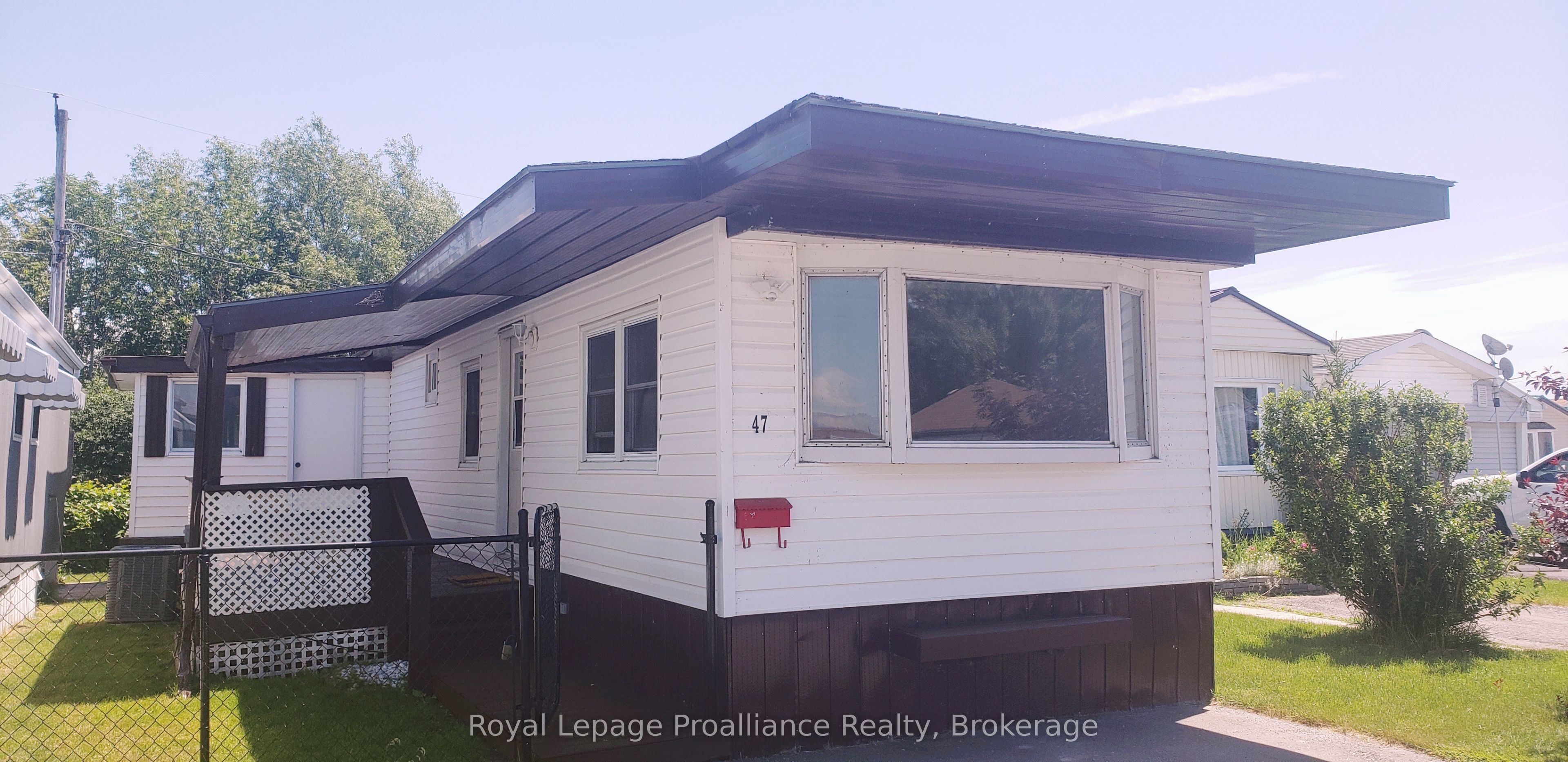 311 Dundas Street E 47, Quinte West, ON K8V 3E5 photo 2
