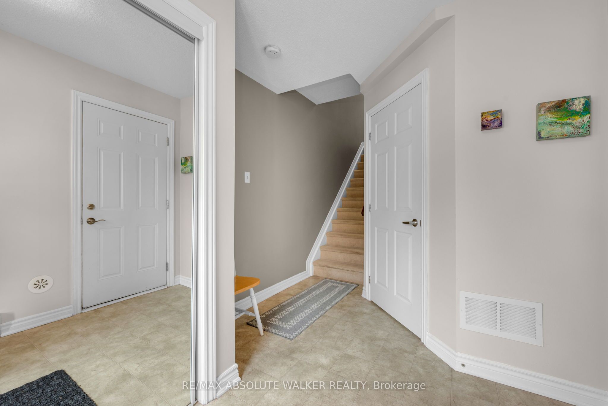 156 Sunshine Crescent, Orleans - Cumberland and Area, ON K4A 0V3 photo 4