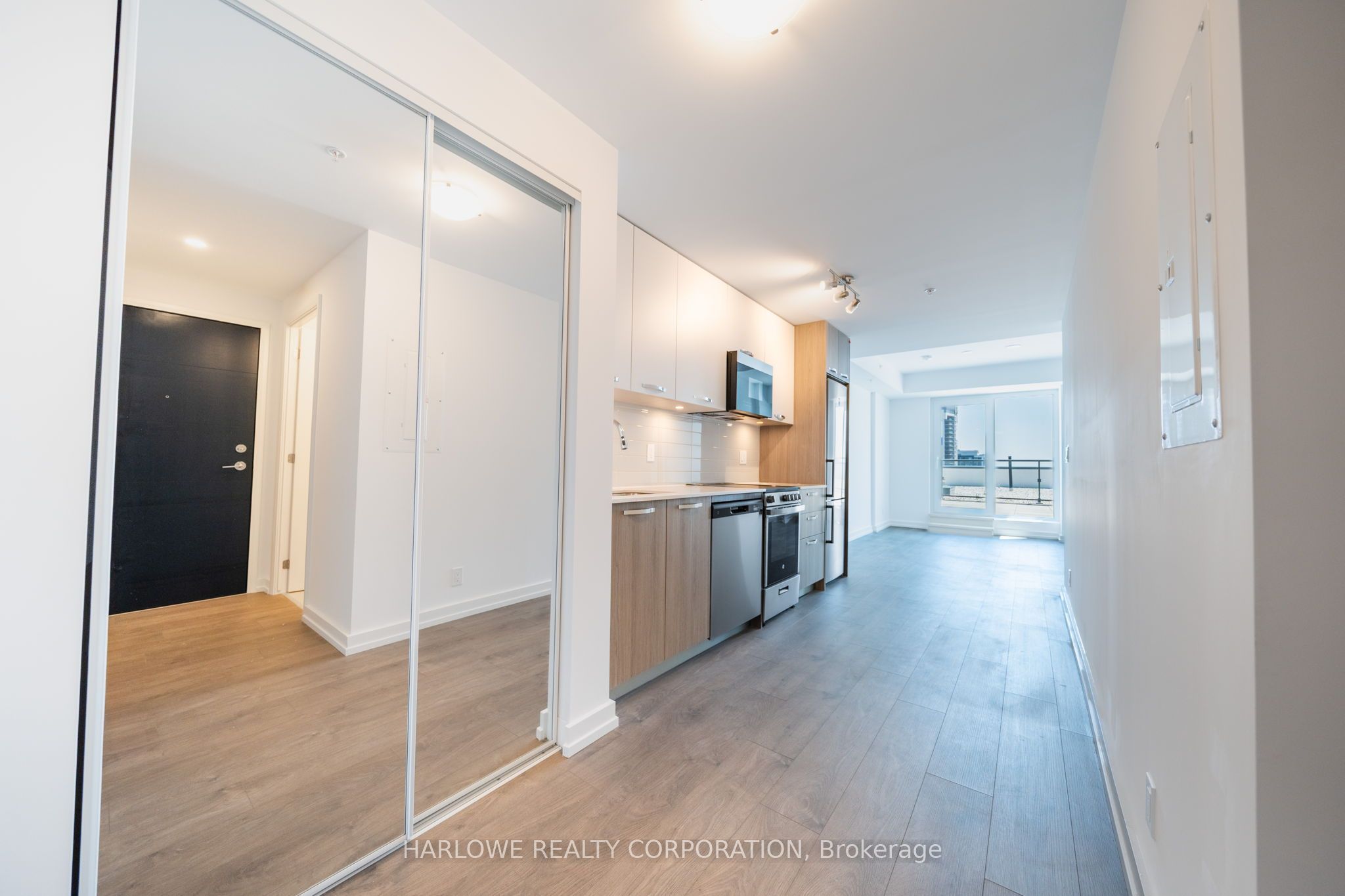 75 James Street S 2207, Hamilton, ON L8P 2Y9