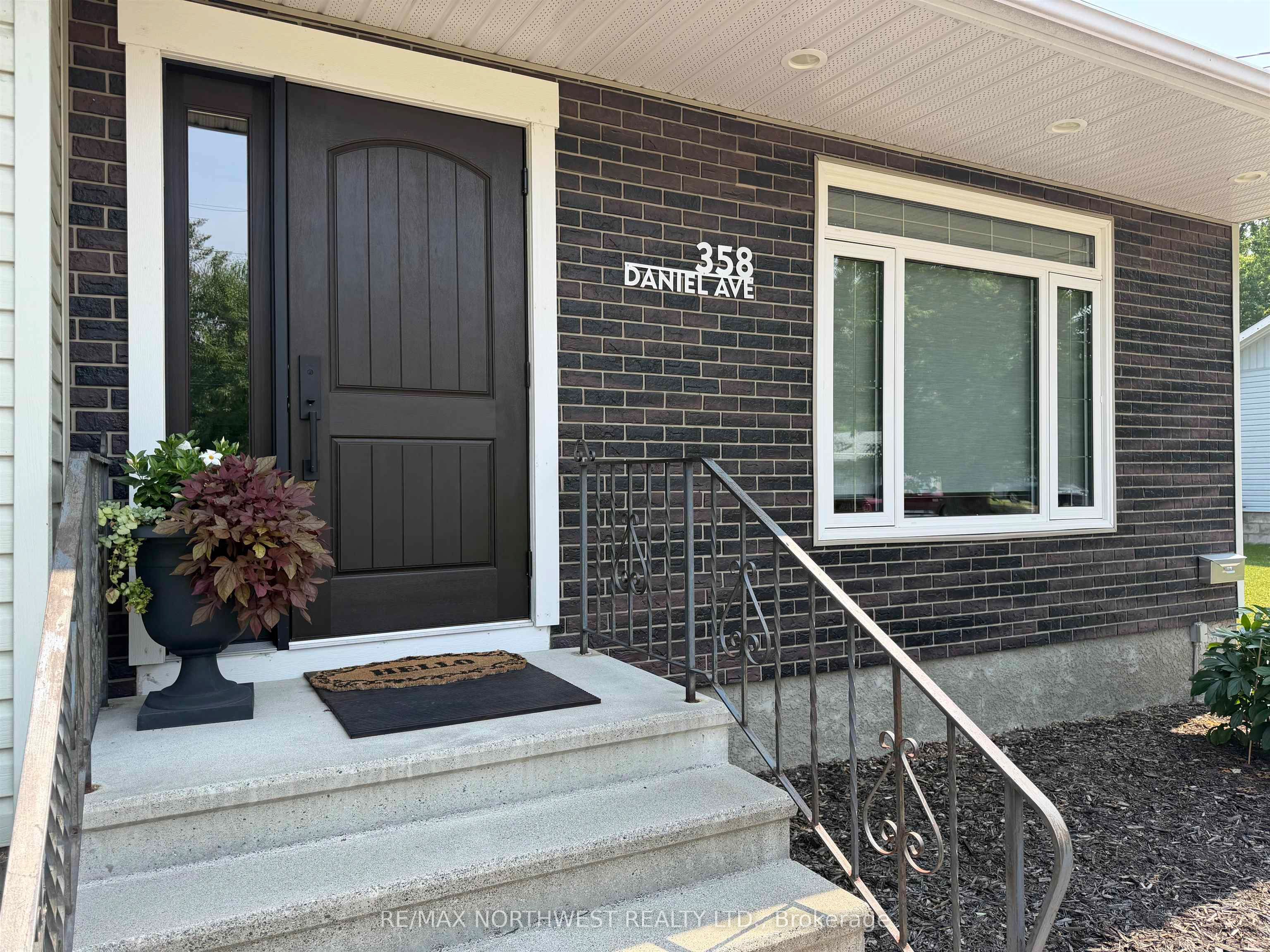 358 Daniel Avenue, Fort Frances, ON P9A 3L6 photo 2