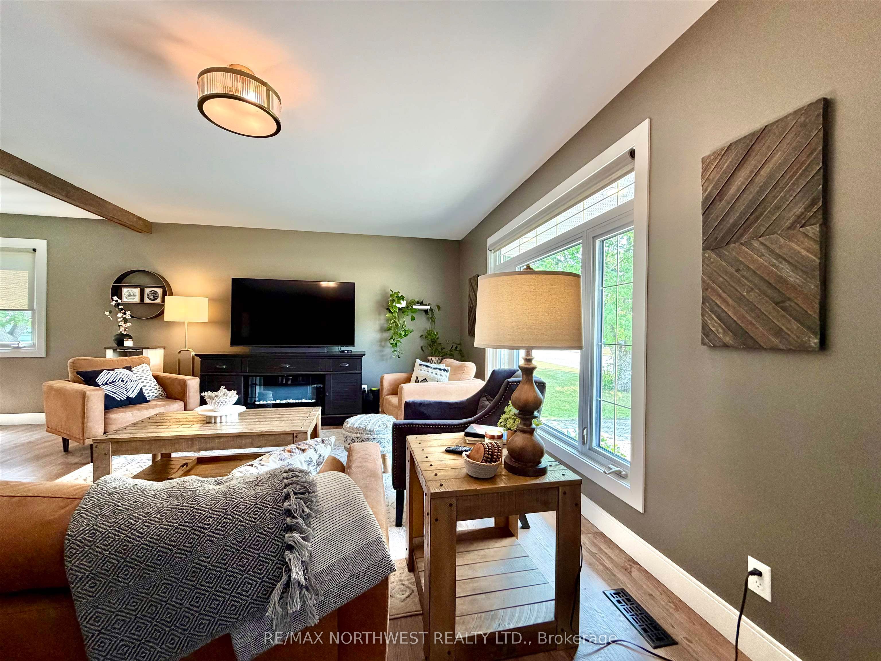 358 Daniel Avenue, Fort Frances, ON P9A 3L6 photo 5