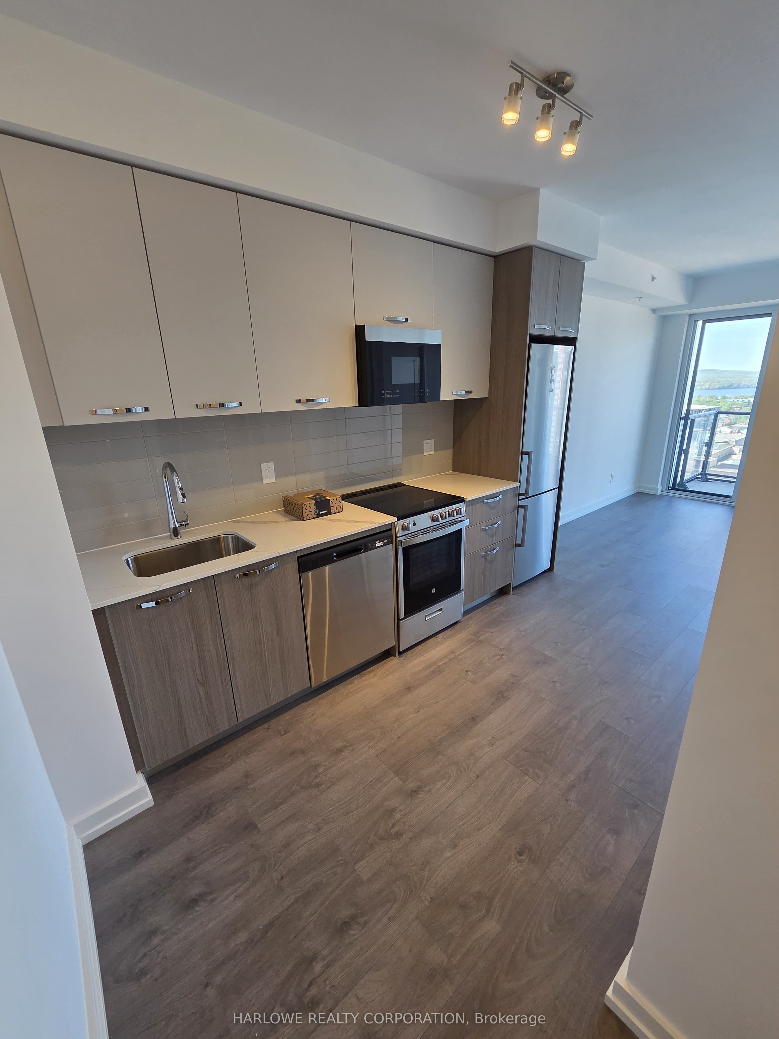 75 James Street S 522, Hamilton, ON L8P 2Y9