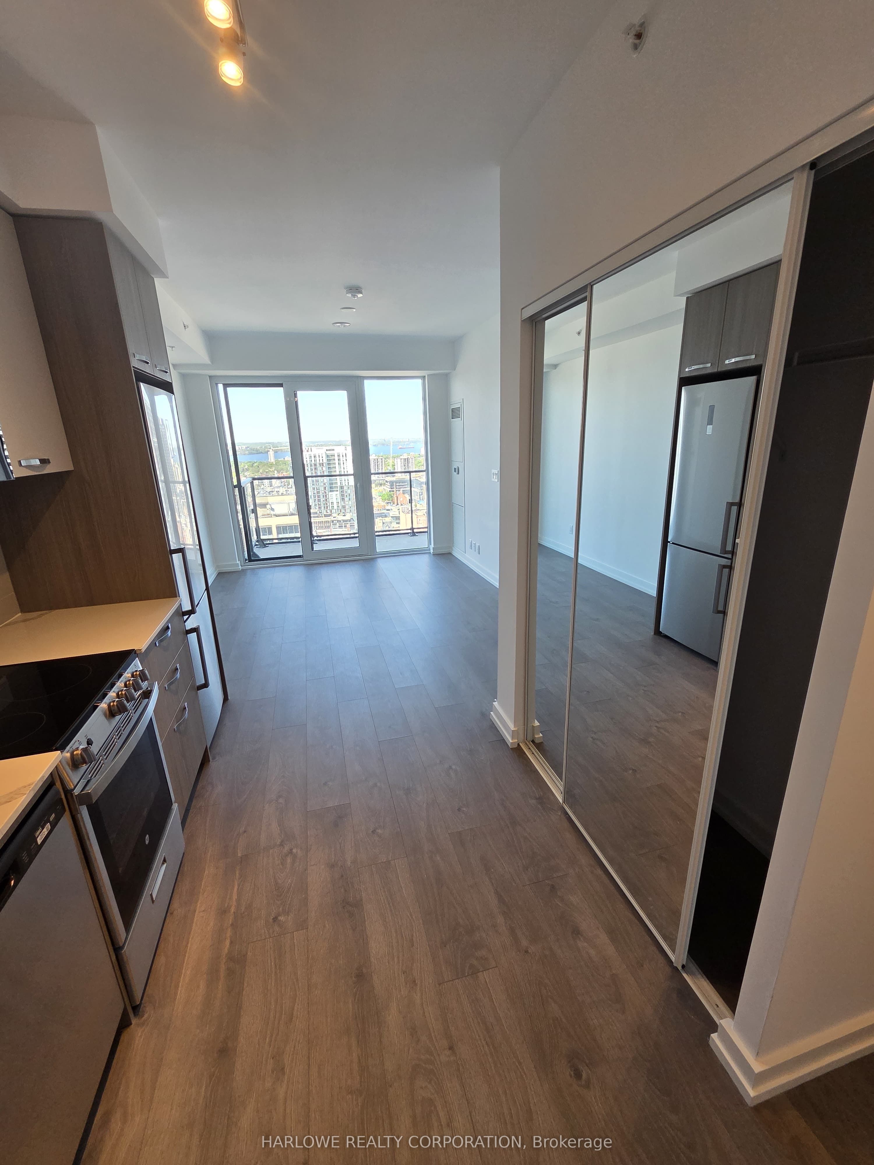 75 James Street S 522, Hamilton, ON L8P 2Y9 photo 4
