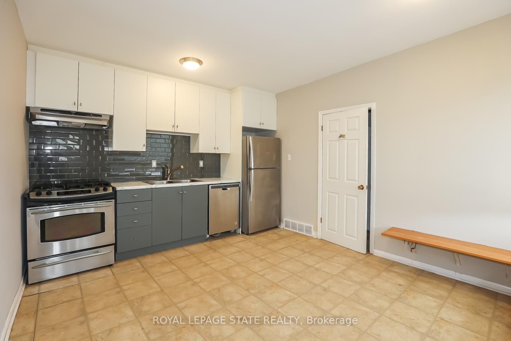 405 Bartlett Avenue B, Grimsby, ON L3M 2N5 photo 5