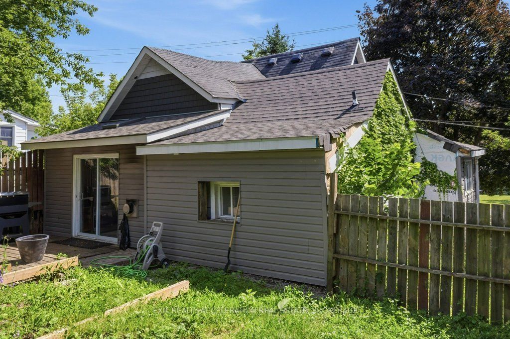 11 Parks Street, Greater Napanee, ON K7R 3C1 photo 3