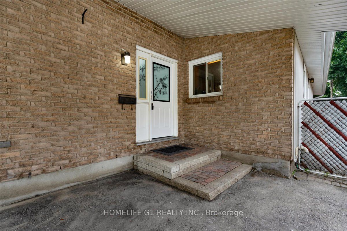 19 Milton Avenue W, Cambridge, ON N3C 2Y3 photo 2