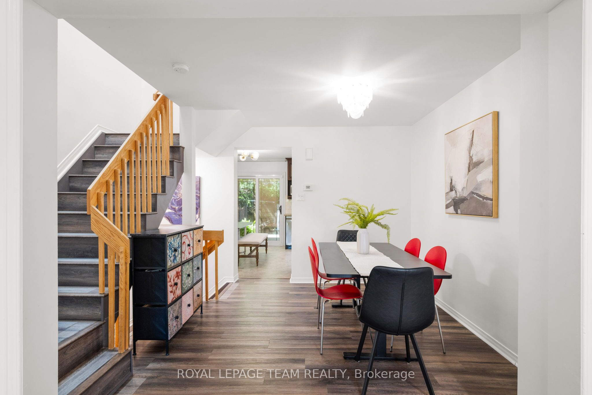 212 Provender Avenue, Manor Park - Cardinal Glen and Area, ON K1K 4N7