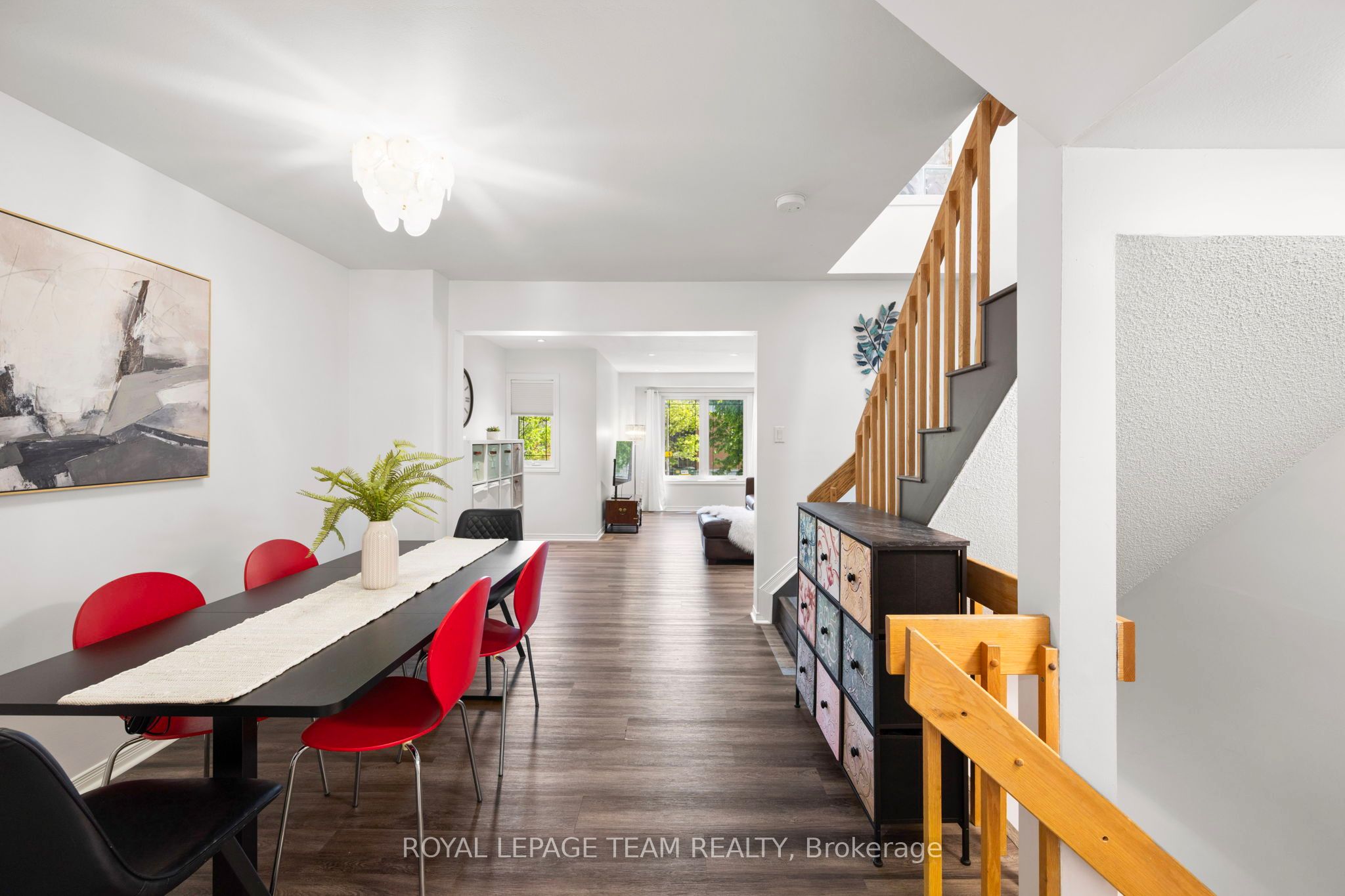 212 Provender Avenue, Manor Park - Cardinal Glen and Area, ON K1K 4N7 photo 2