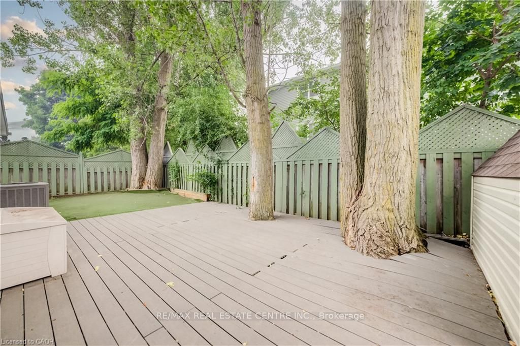 297 Country Hill Drive B, Kitchener, ON N2E 2C1
