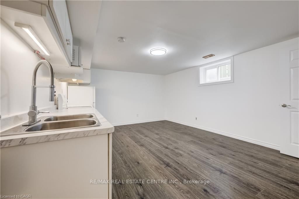 297 Country Hill Drive B, Kitchener, ON N2E 2C1 photo 3