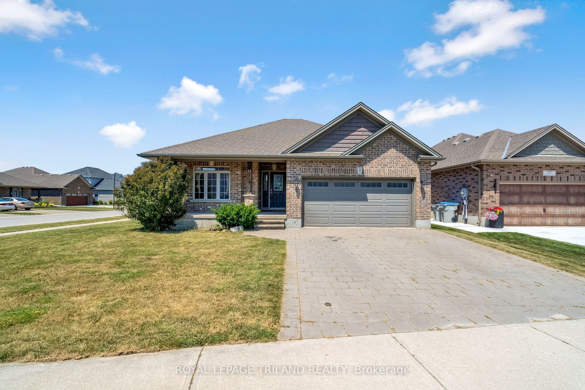 35 Cassie Crescent, Strathroy-Caradoc, ON N7G 4E3 photo 2