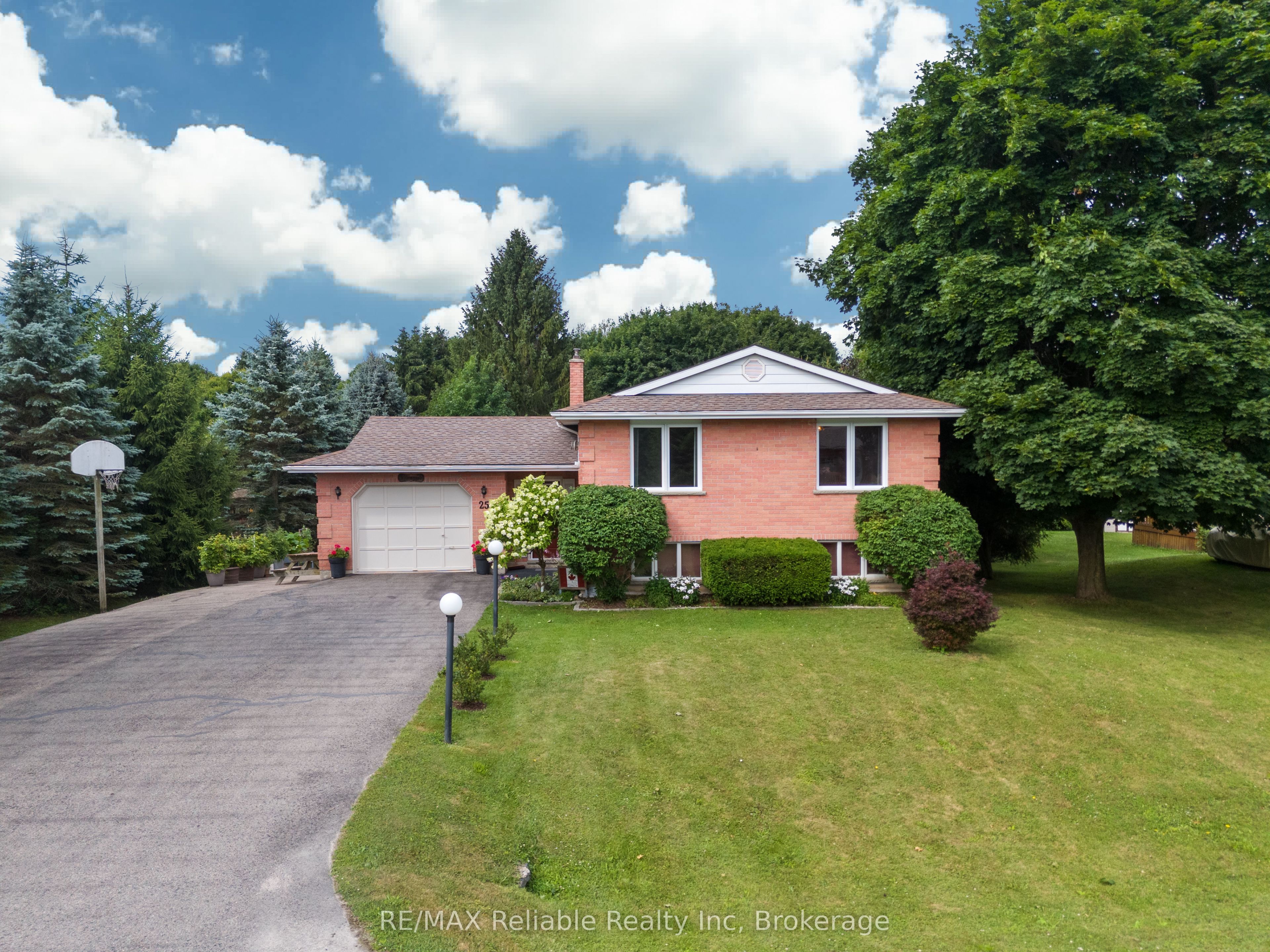 25 Jordan Drive, North Huron, ON N0G 1E0