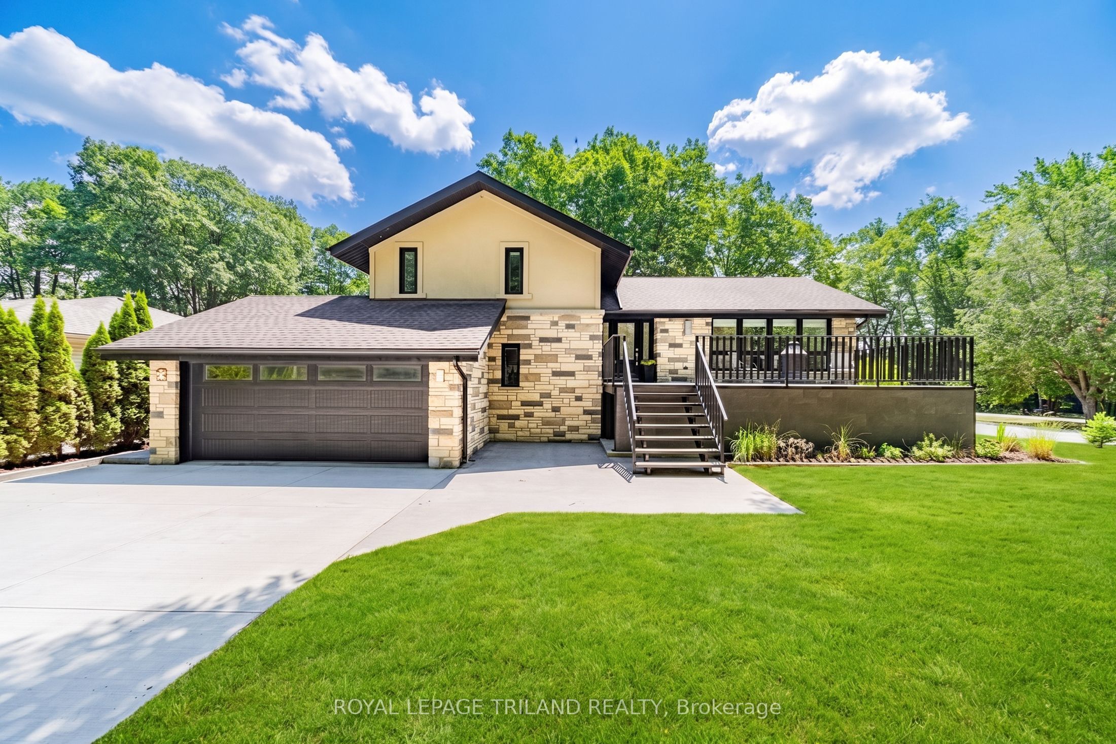 9653 Joanne Avenue, Lambton Shores, ON N0M 1T0