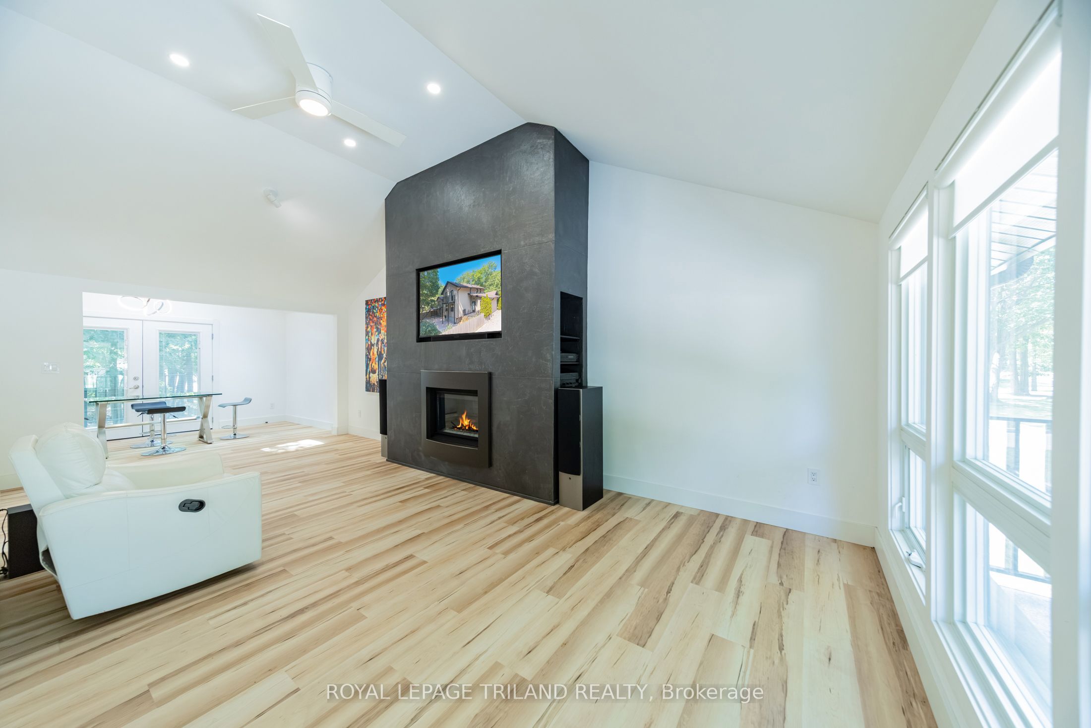 9653 Joanne Avenue, Lambton Shores, ON N0M 1T0 photo 3
