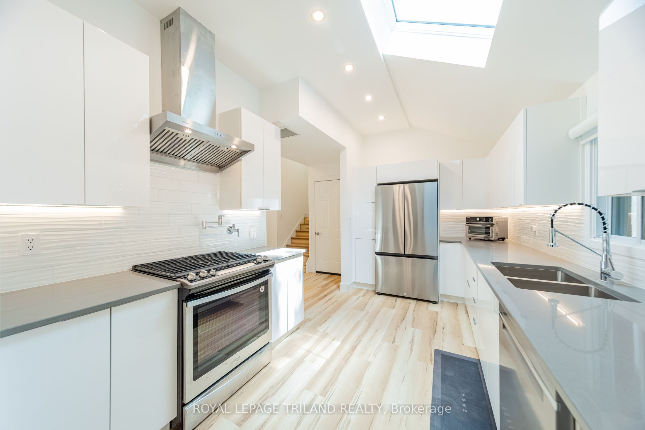 9653 Joanne Avenue, Lambton Shores, ON N0M 1T0 photo 4