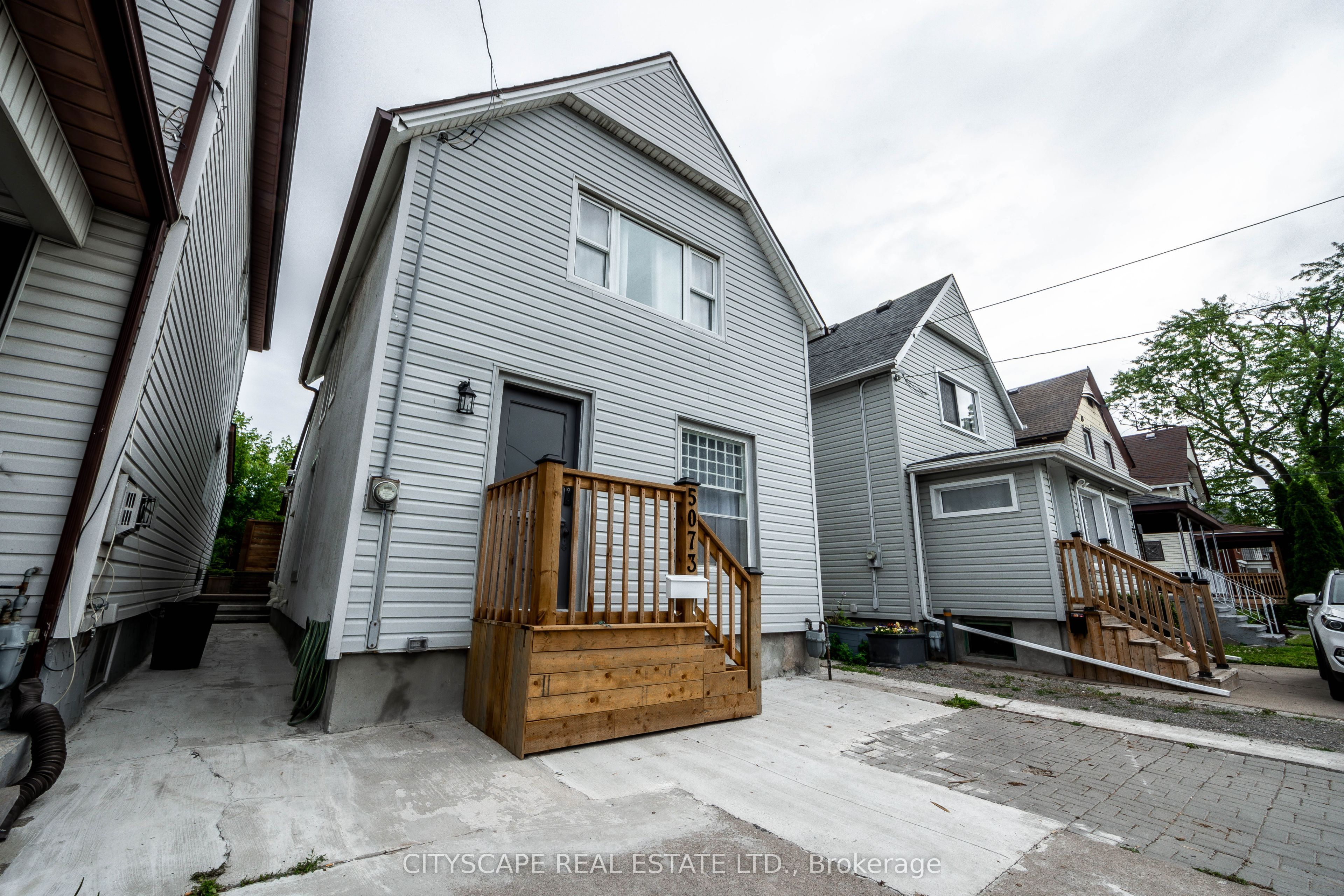 5073 Kitchener Street, Niagara Falls, ON L2G 1B1 photo 2