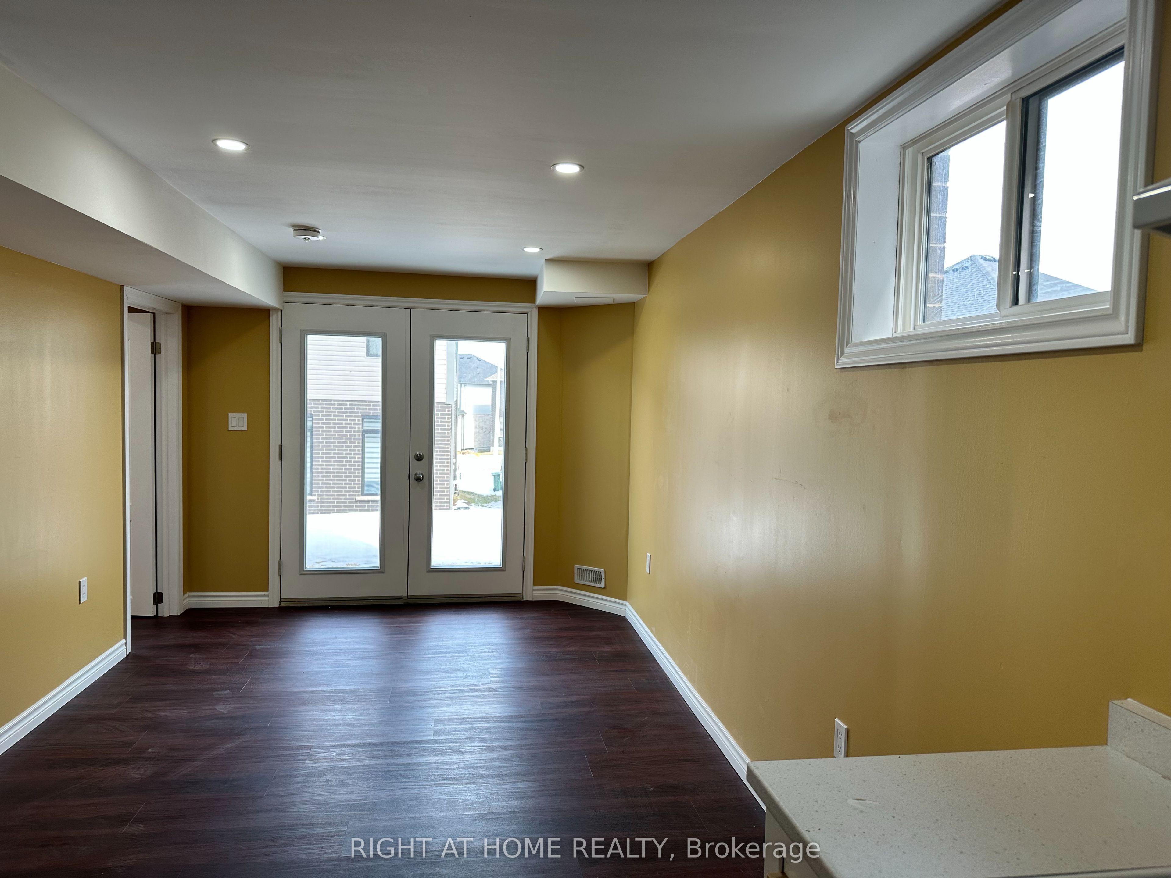 61 Keating Street Bsmt, Guelph, ON N1E 0S1 photo 2