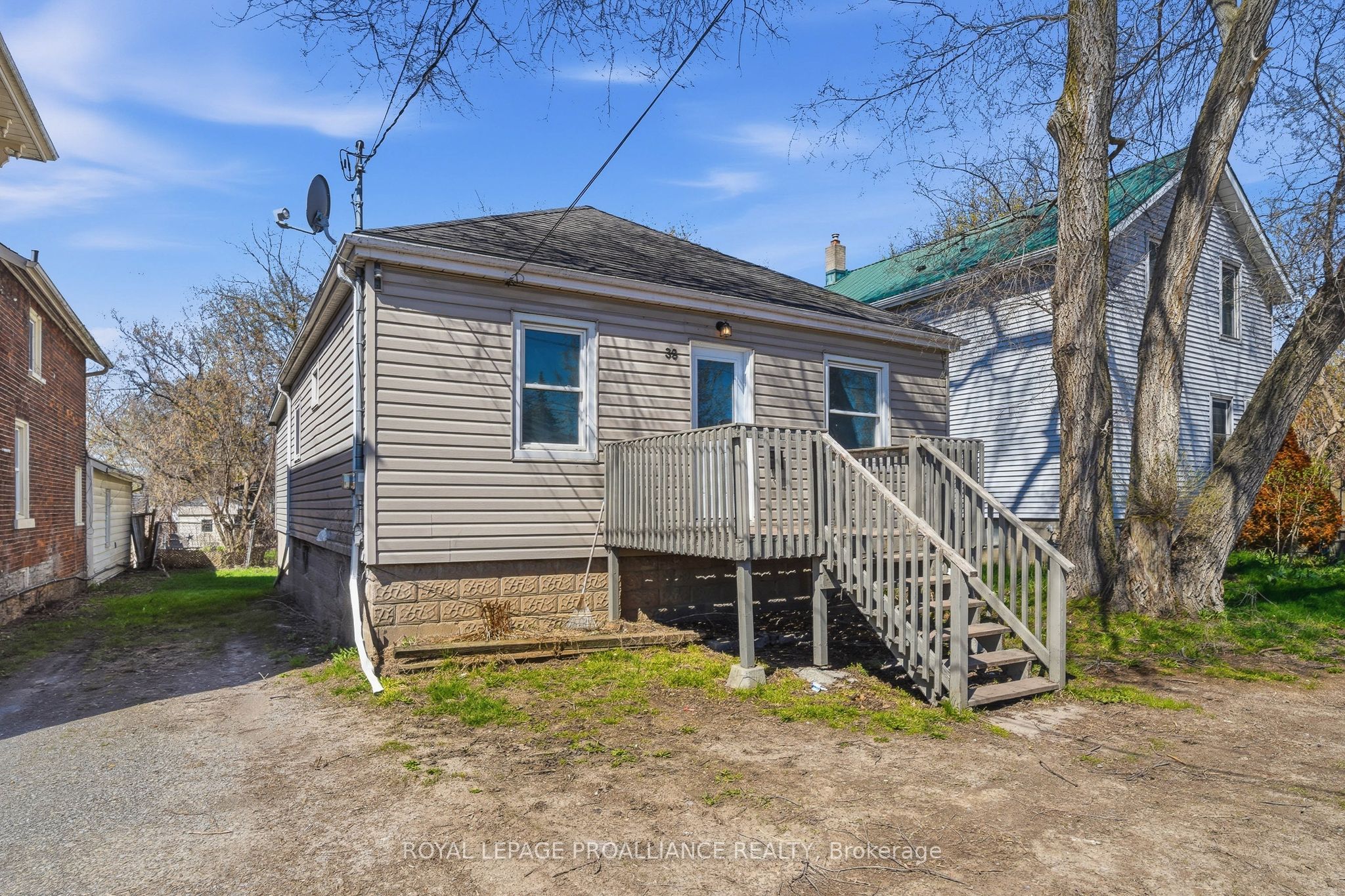 38 Oak Street, Belleville, ON K8N 3S8 photo 3