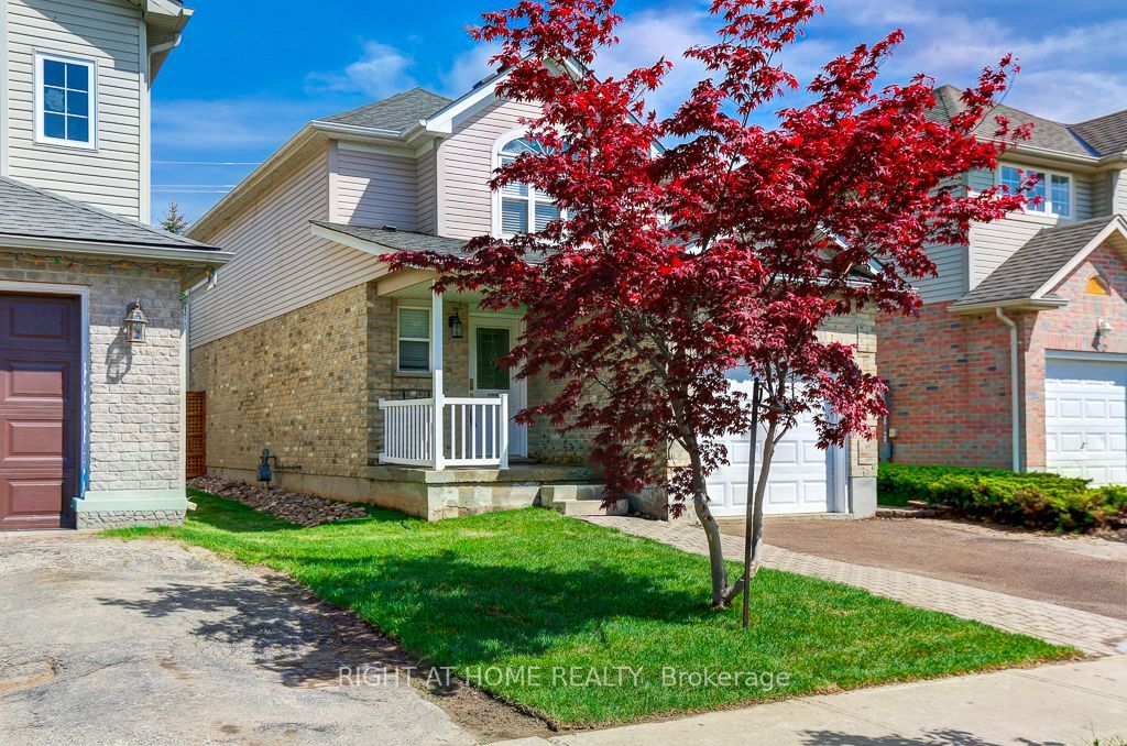402 Lausanne Crescent, Waterloo, ON N2T 2X6 photo 2