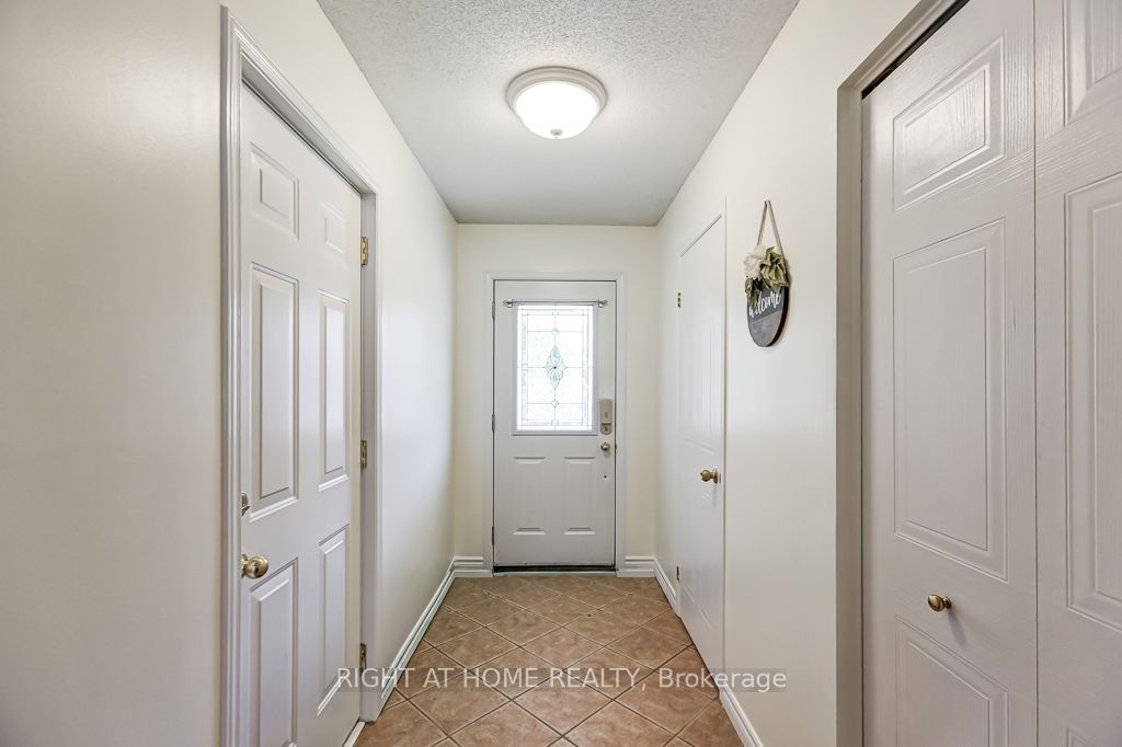 402 Lausanne Crescent, Waterloo, ON N2T 2X6 photo 3