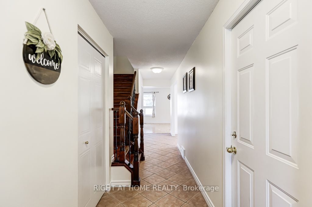 402 Lausanne Crescent, Waterloo, ON N2T 2X6 photo 4
