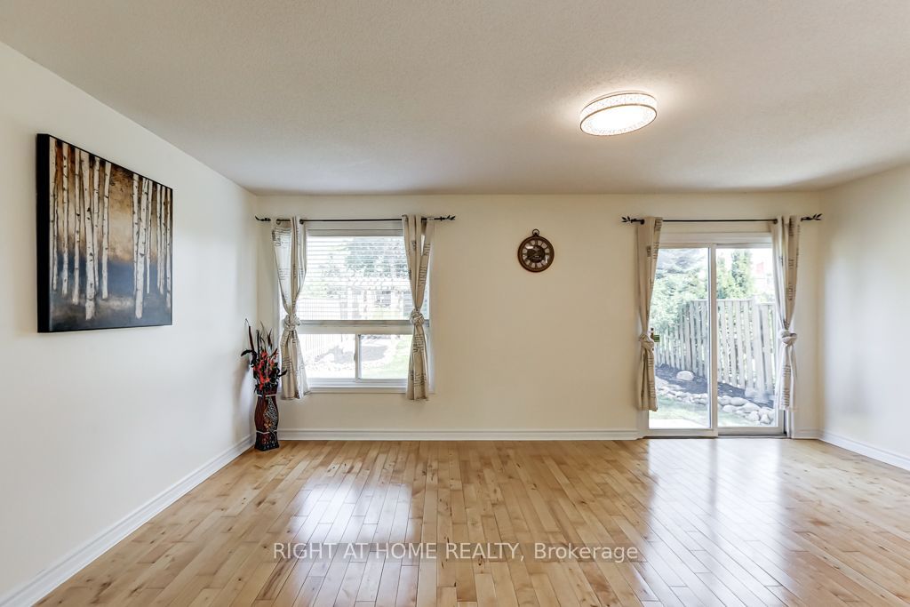 402 Lausanne Crescent, Waterloo, ON N2T 2X6 photo 5