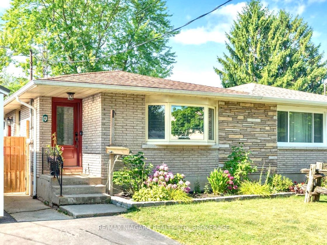 8 Lakehurst Drive, St. Catharines, ON L2N 4C2