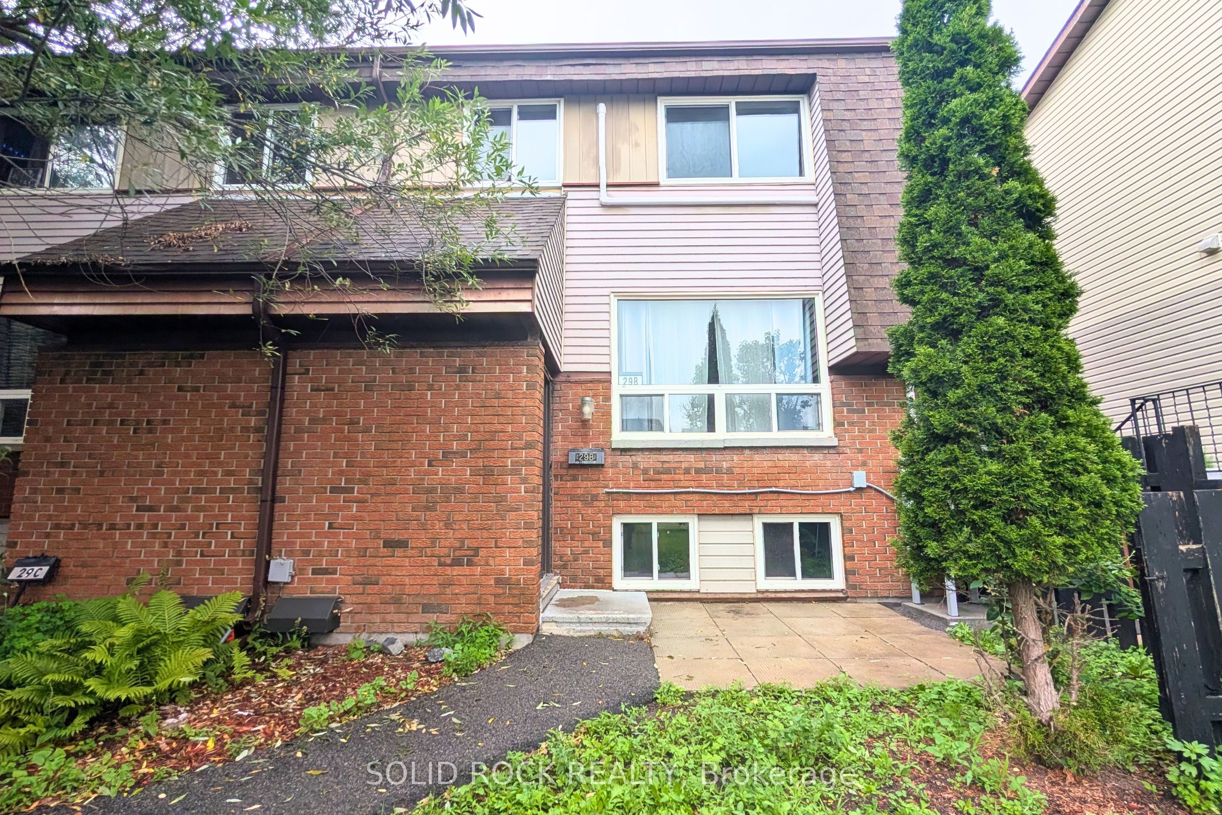 29 Woodvale Green Drive B, South of Baseline to Knoxdale, ON K2G 4H3 photo 2