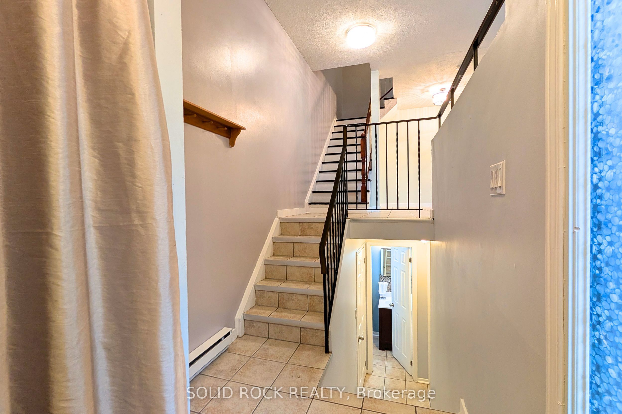 29 Woodvale Green Drive B, South of Baseline to Knoxdale, ON K2G 4H3 photo 3